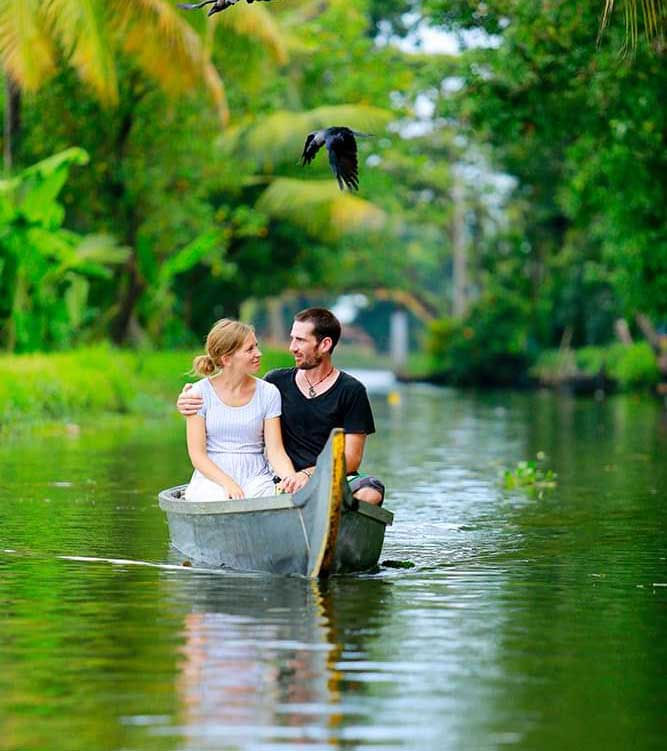 luxury houseboats in kerala